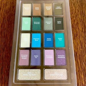 Eyeshadow + eye liner beach colors not used 🌊☀️🏝